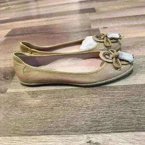 Size 7 Cream Elie Tahari “ Jacey” ballet flats.